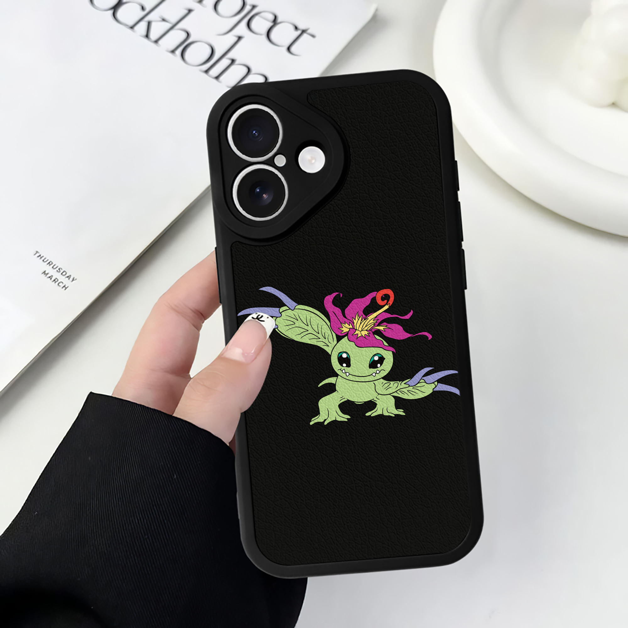 （画像用） Digimon デジタルモンスター/デジモン 【iPhone 16シリーズ対応】シリコンスマホケース（レザー調） 材質：シリコン